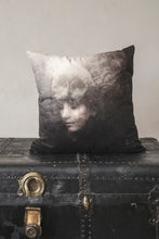 Ladda upp bild till gallerivisning, Owl 50x50cm - TOVE FRANK